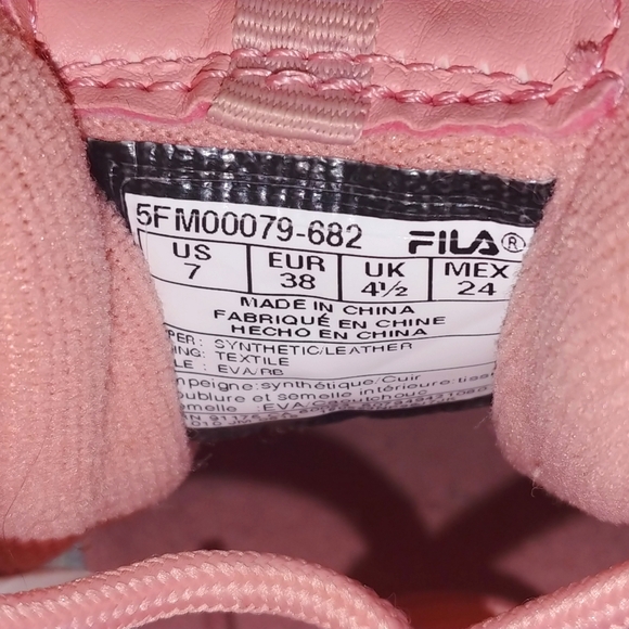 Host Pick ♥️ Fila Disruptor 2 Athletic Shoe - Picture 4 of 5